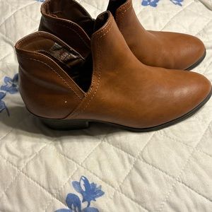 Closet clean out on shoes